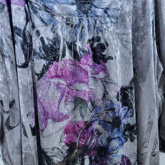 Essentials Womens Floral Velvet Top Size 3X Grey Purple Square Neck Embellished - Picture 3 of 6